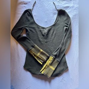 Free people off the shoulder, hook and eye cuff thermal sz small